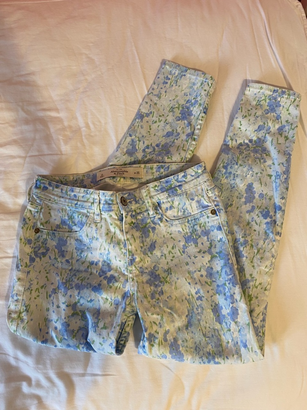 Abercrombie & Fitch blue/green floral skinny jeans, size 0 (waist: 25)